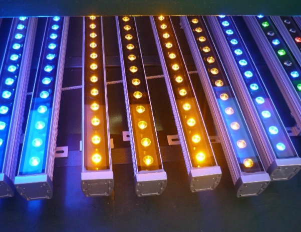 <b>泉芯QX5241主要应用于手电筒，LED射灯 LED驱动恒流源</b>